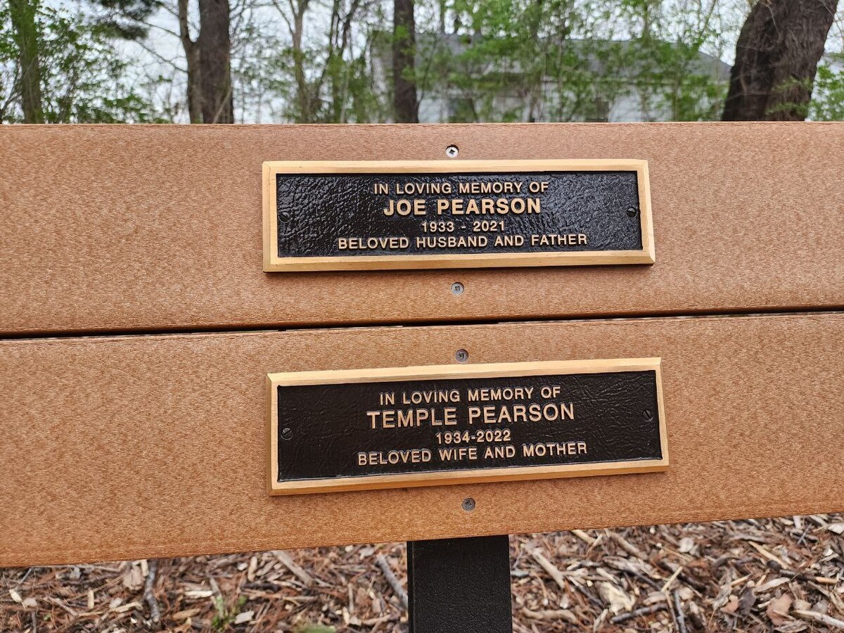 آمریکا، نیمکت یادگاری برای بزرگداشت عزیزان از دست رفته