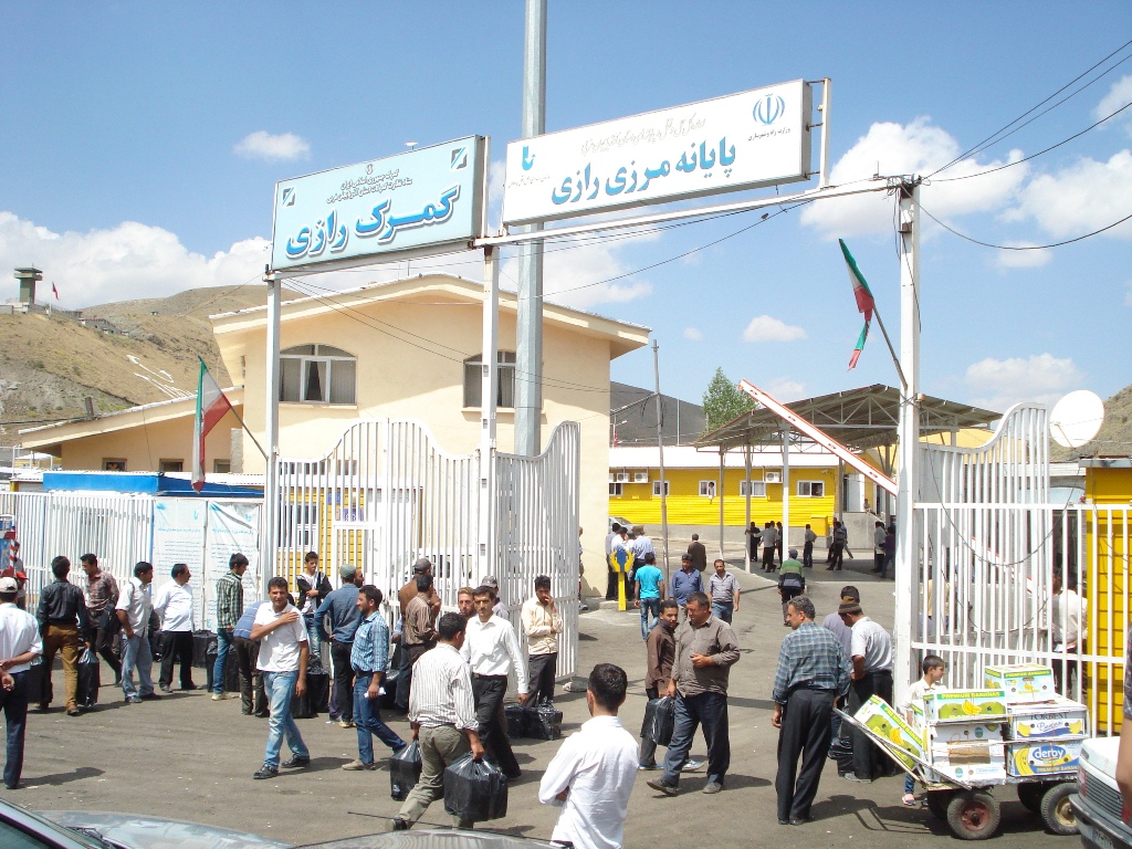 مردم مرزنشین هیچ درآمدی از مرز رازی ندارند