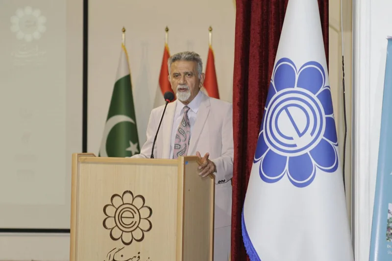 پروفسور امین در همایش بزرگداشت حکیم فردوسی در مؤسسه فرهنگی اکو عنوان کرد: شاهنامه، نامۀ شاهان نیست، بلکه به نام پهلوانان است