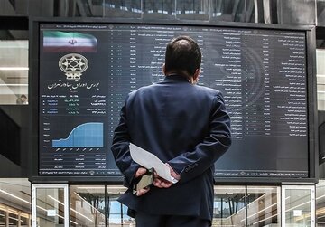 آغاز نخستین معاملات بازار سهام در سال ۱۴۰۵/ این نمادهای بورسی قرمز پوش شدند