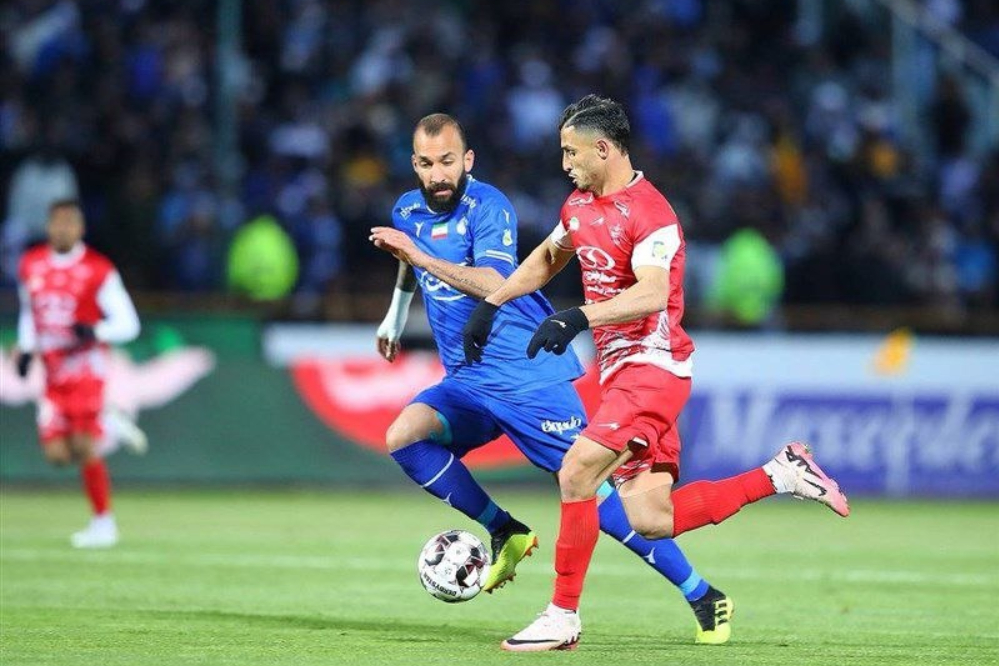 فیلم| ظرفیت ورزشگاه امام خمینی اراک برای دربی ۱۰۶ تکمیل شد