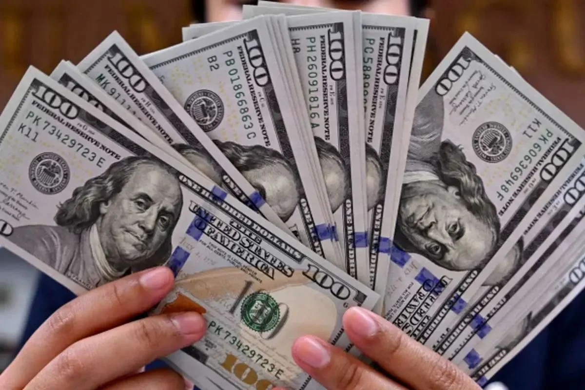 قیمت دلار ۱۹ مهر در مرکز مبادله ایران ۱۷۸ هزار و ۹۴۱ تومان است