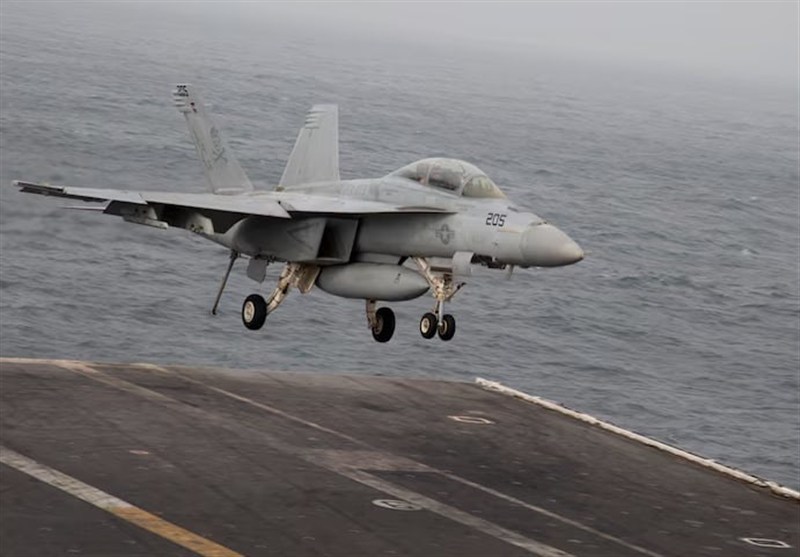 نیروی دریایی آمریکا از سقوط جنگنده و بالگرد خود در آب‌های چین خبر داد