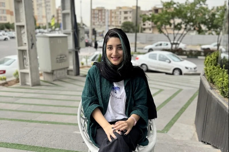 گفتوگوی آسیا با نیوشا عسکریان، فعال حوزۀ زبان فارسی در اینستاگرام؛ زبان فارسی و دغدغۀ نسل جوان ایرانی