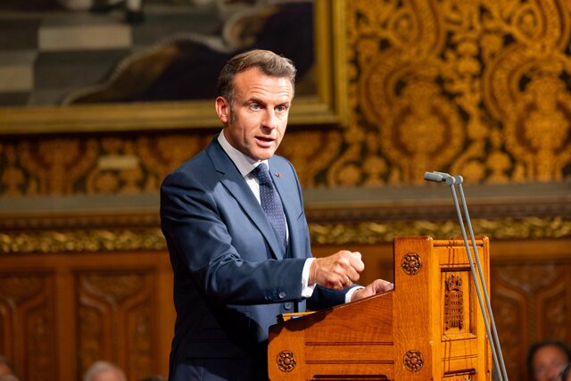 ماکرون: تروئیکا موظف به انجام مذاکرات برای تضمین بازرسی‌های آژانس از ایران است